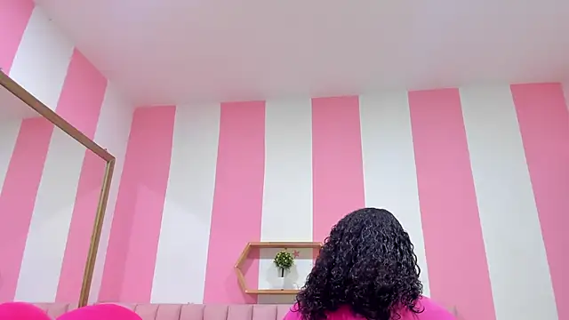 Snapshot of ISABELLA_020 chatting on 11.10.25 ISABELLA 020 online show from 11.10.25