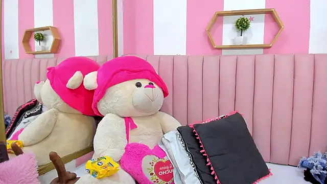 Snapshot of ISABELLA_020 chatting on 11.11.25 ISABELLA 020 online show from 11.11.25