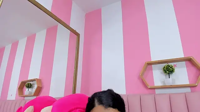 Snapshot of ISABELLA_020 chatting on 11.21.25 ISABELLA 020 online show from 11.21.25