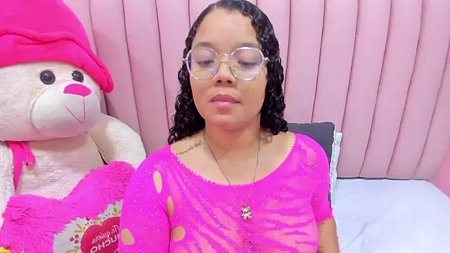 Snapshot of ISABELLA_020 chatting on 11.25.25 ISABELLA 020 online show from 11.25.25