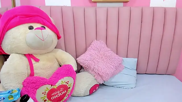 Snapshot of ISABELLA_020 chatting on 12.01.25 ISABELLA 020 online show from 12.01.25