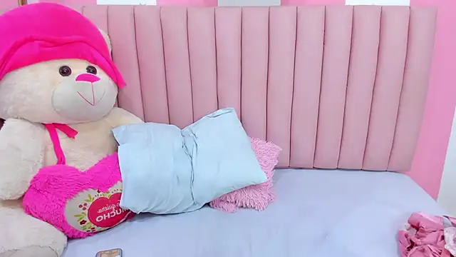 Snapshot of ISABELLA_020 chatting on 12.02.25 ISABELLA 020 online show from 12.02.25