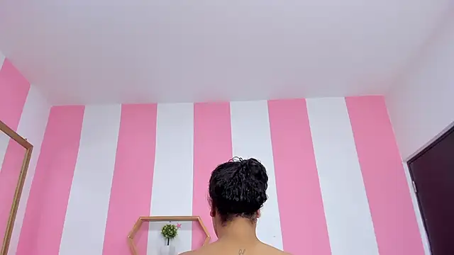 Snapshot of ISABELLA_020 chatting on 12.04.25 ISABELLA 020 online show from 12.04.25