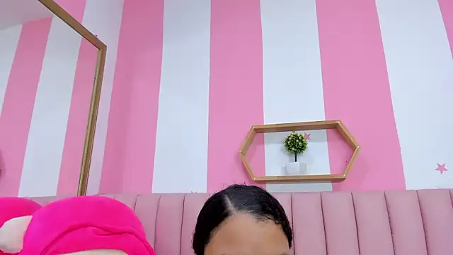 Snapshot of ISABELLA_020 chatting on 12.05.25 ISABELLA 020 online show from 12.05.25