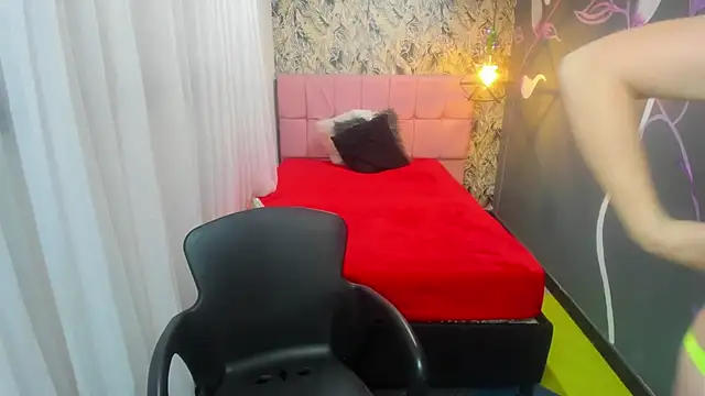 EmmaaEvans  online show from 12.24.24