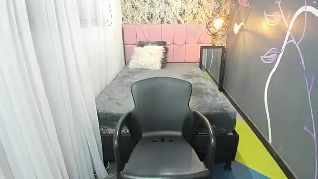 EmmaaEvans  online show from 01.29.25