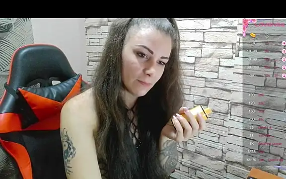 Snapshot of Catbaby32 chatting on 11.17.25 Catbaby32 online show from 11.17.25