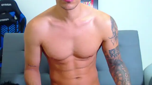 Snapshot of Tristan-bm chatting on 01.31.25 Tristan-bm online show from 01.31.25