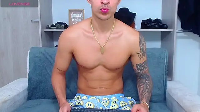 Snapshot of Tristan-bm chatting on 09.22.25 Tristan-bm online show from 09.22.25