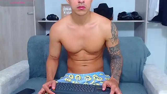 Snapshot of Tristan-bm chatting on 10.03.25 Tristan-bm online show from 10.03.25