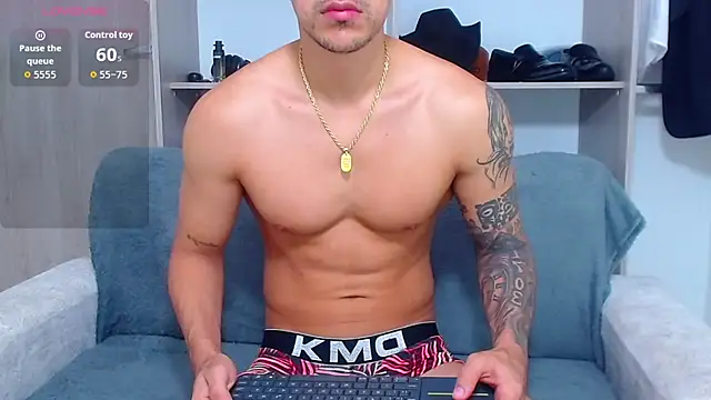 Snapshot of Tristan-bm chatting on 10.11.25 Tristan-bm online show from 10.11.25