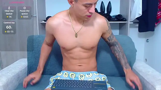 Snapshot of Tristan-bm chatting on 10.18.25 Tristan-bm online show from 10.18.25