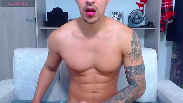 Snapshot of Tristan-bm chatting on 11.07.25 Tristan-bm online show from 11.07.25