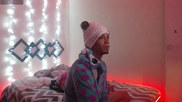 Snapshot of TOM_NATASHA chatting on 01.17.25 TOM NATASHA online show from 01.17.25