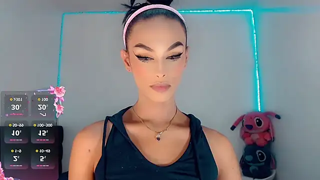 Snapshot of _Riannagarcia_ chatting on 10.11.25  Riannagarcia  online show from 10.11.25