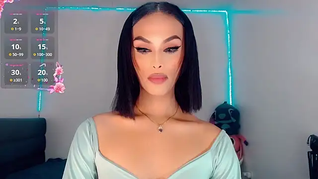Snapshot of _Riannagarcia_ chatting on 10.17.25  Riannagarcia  online show from 10.17.25