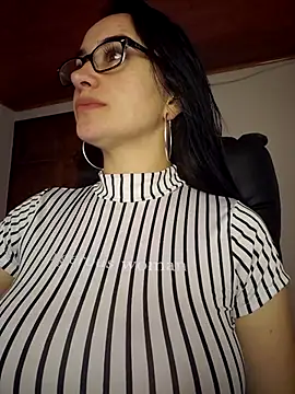 Snapshot of preetypeach chatting on 10.28.25 preetypeach online show from 10.28.25