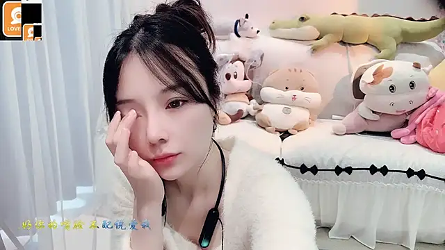 AKiKi711 online show from 10.16.25