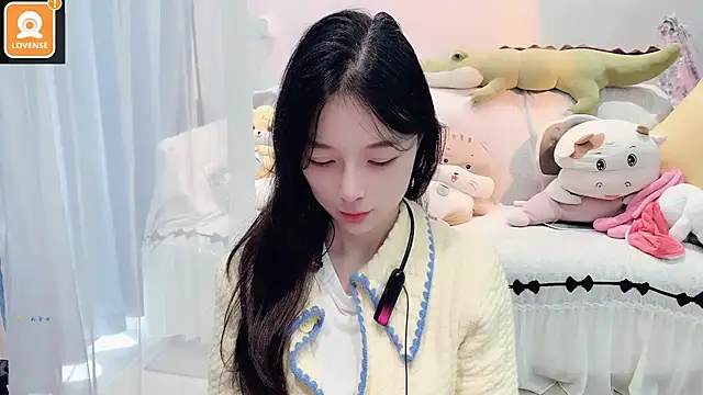 AKiKi711 online show from 10.18.25