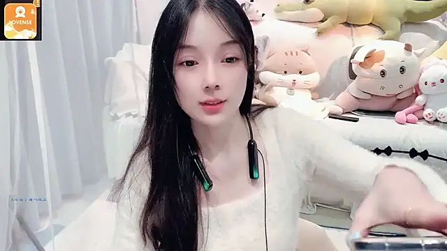 AKiKi711 online show from 10.19.25