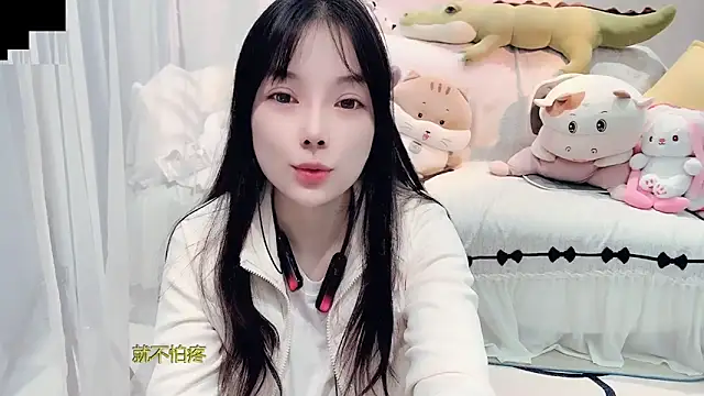 AKiKi711 online show from 10.28.25