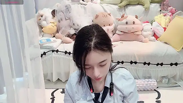 AKiKi711 online show from 05.02.26