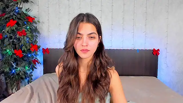 Snapshot of Milana_Crystal_ chatting on 01.14.25 Milana Crystal online show from 01.14.25