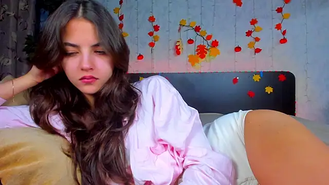 Snapshot of Milana_Crystal_ chatting on 10.26.25 Milana Crystal online show from 10.26.25