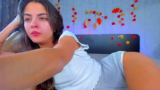 Snapshot of Milana_Crystal_ chatting on 10.27.25 Milana Crystal online show from 10.27.25