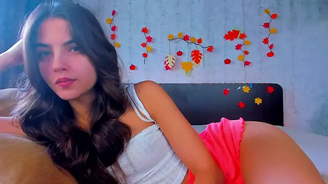 Snapshot of Milana_Crystal_ chatting on 10.28.25 Milana Crystal online show from 10.28.25