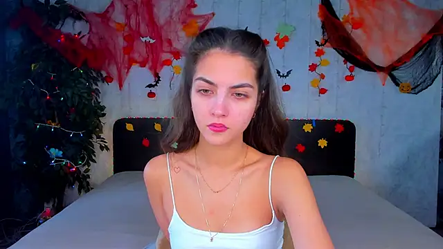 Snapshot of Milana_Crystal_ chatting on 10.31.25 Milana Crystal online show from 10.31.25