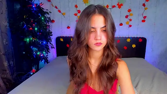 Snapshot of Milana_Crystal_ chatting on 11.06.25 Milana Crystal online show from 11.06.25