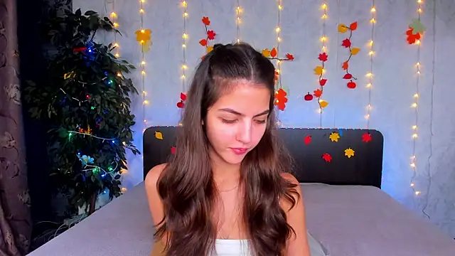 Snapshot of Milana_Crystal_ chatting on 11.21.25 Milana Crystal online show from 11.21.25