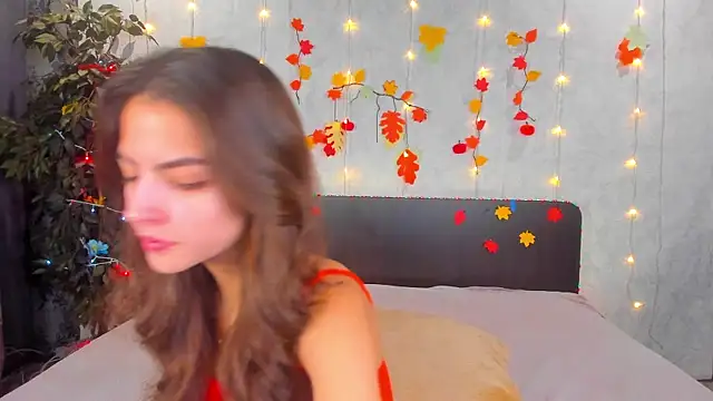 Snapshot of Milana_Crystal_ chatting on 11.24.25 Milana Crystal online show from 11.24.25