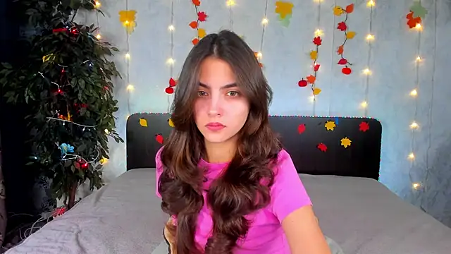 Snapshot of Milana_Crystal_ chatting on 11.27.25 Milana Crystal online show from 11.27.25