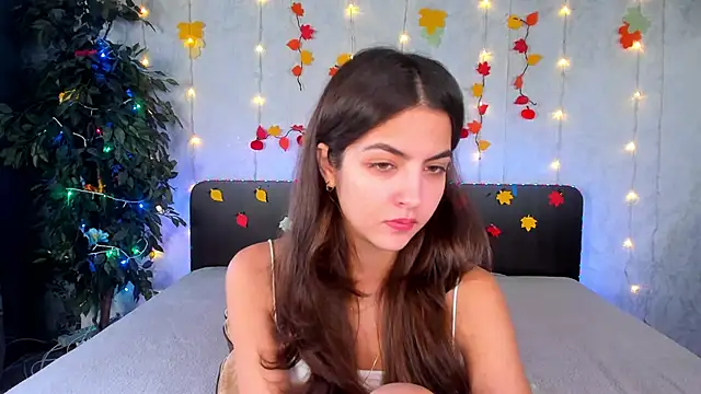 Snapshot of Milana_Crystal_ chatting on 11.28.25 Milana Crystal online show from 11.28.25