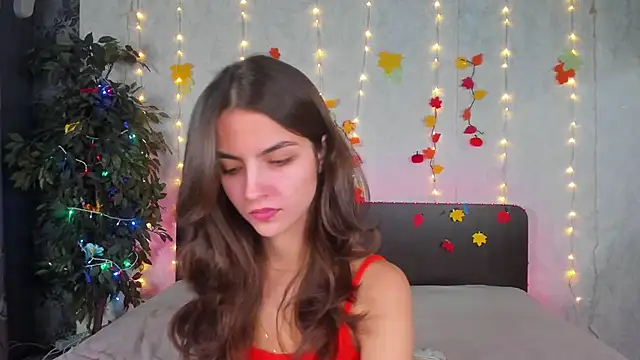 Snapshot of Milana_Crystal_ chatting on 11.29.25 Milana Crystal online show from 11.29.25