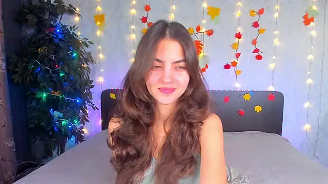 Snapshot of Milana_Crystal_ chatting on 12.02.25 Milana Crystal online show from 12.02.25