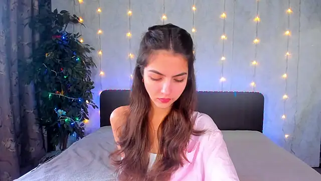 Snapshot of Milana_Crystal_ chatting on 12.03.25 Milana Crystal online show from 12.03.25