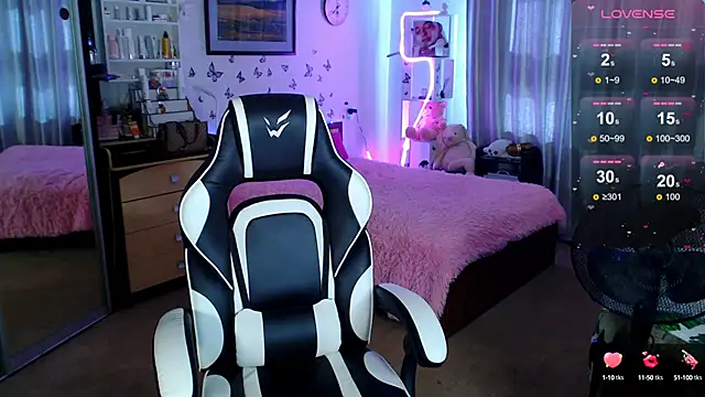 Snapshot of Sidney_blush chatting on 09.15.25 Sidney blush online show from 09.15.25