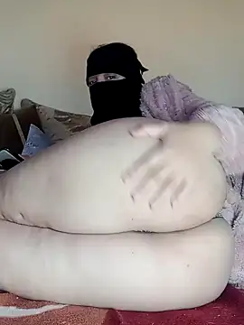 Snapshot of eylimeme chatting on 01.18.25 eylimeme online show from 01.18.25