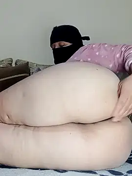 Snapshot of eylimeme chatting on 02.23.25 eylimeme online show from 02.23.25