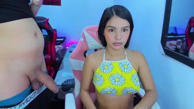 Snapshot of jessi_and_boy chatting on 11.17.25 jessi and boy online show from 11.17.25