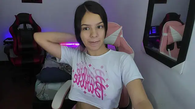 Snapshot of jessi_and_boy chatting on 12.02.25 jessi and boy online show from 12.02.25