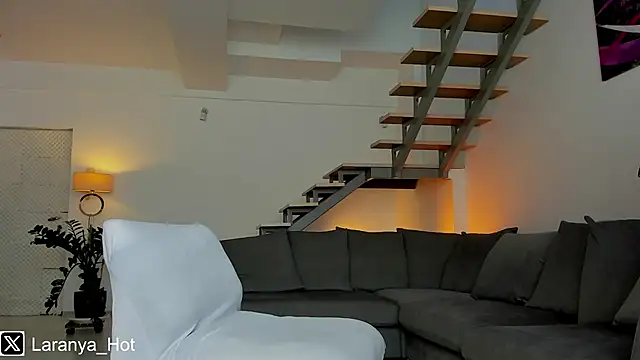 LaranyaX online show from 03.26.26