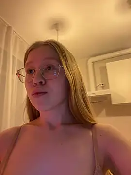 Eva Weyne online show from 12.18.24