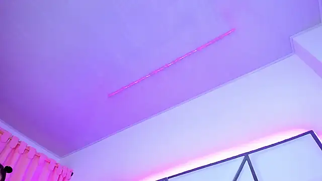 Snapshot of SarayRoyse chatting on 01.17.25 SarayRoyse online show from 01.17.25