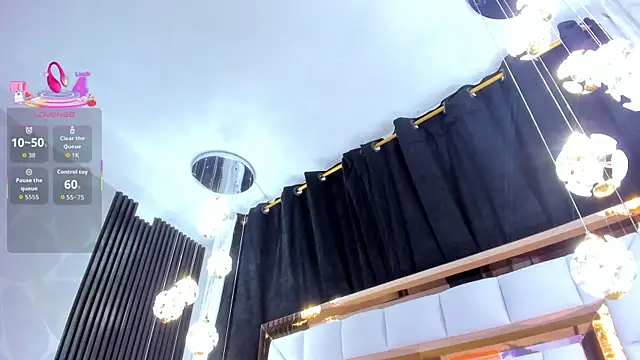 SarayRoyse online show from 11.13.25