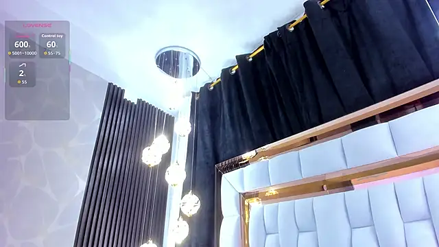 SarayRoyse online show from 11.24.25