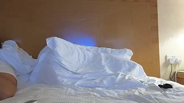 Snapshot of Mr-and-Mrs-Smith chatting on 02.24.25 Mr-and-Mrs-Smith online show from 02.24.25